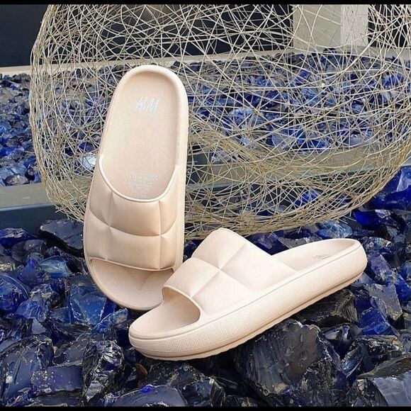 Quilted look shoes new - Picture 2 of 5